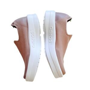 New OOFOS OOmg eeZee Low Shoe Nomad Womens Slip On Sneaker Beige Size 8.5